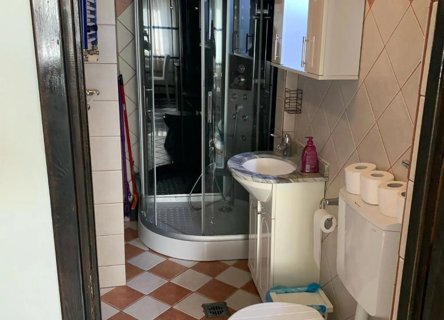 Cozy 1 Bdrm Apartment In City Center 부쿠레슈티